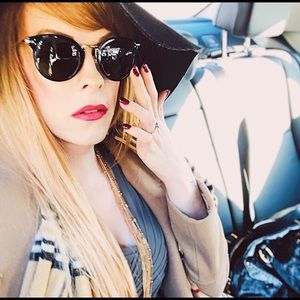 Meet your Posher, Danielle